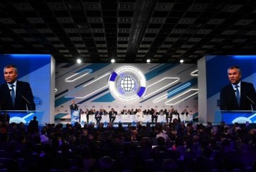 رئيس الدوما الروسي يدعو أعضاء البرلمانات الأجنبية للعمل على حلول ملموسة وعدم القيام بـ”السياحة البرلمانية”