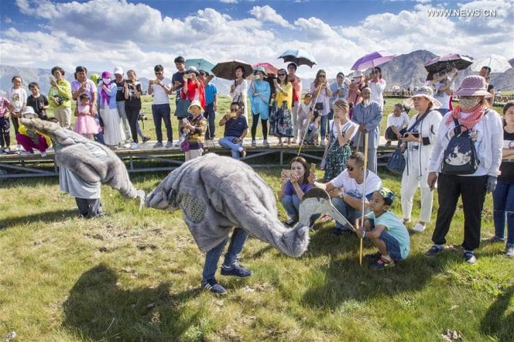 منطقة شينجيانغ بشمال غربي الصين تسجل أكثر من 75 مليون سائح في النصف الأول