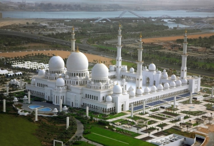 جامع الشيخ زايد الكبير استقل أكثر من 4 ملايين زائر خلال النصف الأول من 2019