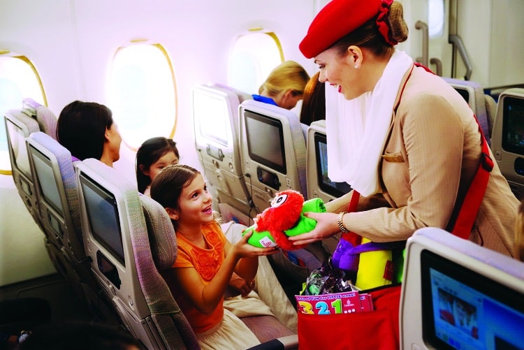 طيران الإمارات تطلب تعزيز طواقمها بموظفين جدد في بريطانيا