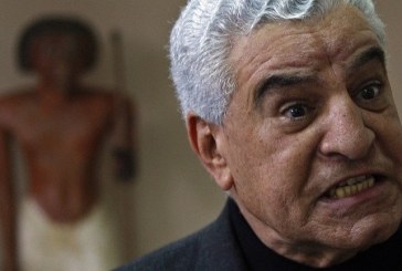 حواس : بيع رأس تمثال توت عنخ آمون في صالة مزادات لندن كان “يوما أسود في تاريخ الآثار المصرية”