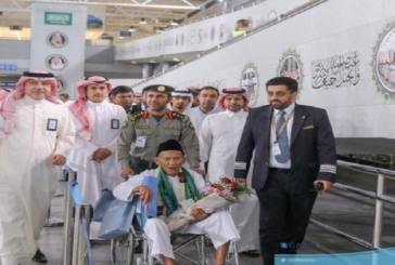 مطار الملك عبدالعزيز يستقبل معمرا إندونيسيا عمره 130 عاما لأداء الحج