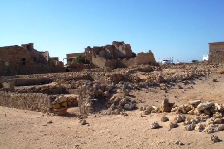 الرّحالة بيرتون على سفينة حجاج إلى ميناء الطور القديم