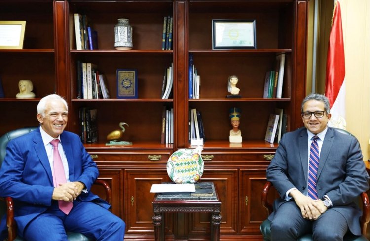 وزير الآثار يبحث مع السفير اليوناني بالقاهرة سبل التعاون