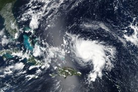 السعودية والإمارات تحذران رعاياهما بولاية فلوريدا من إعصار “دوريان” الأمريكي