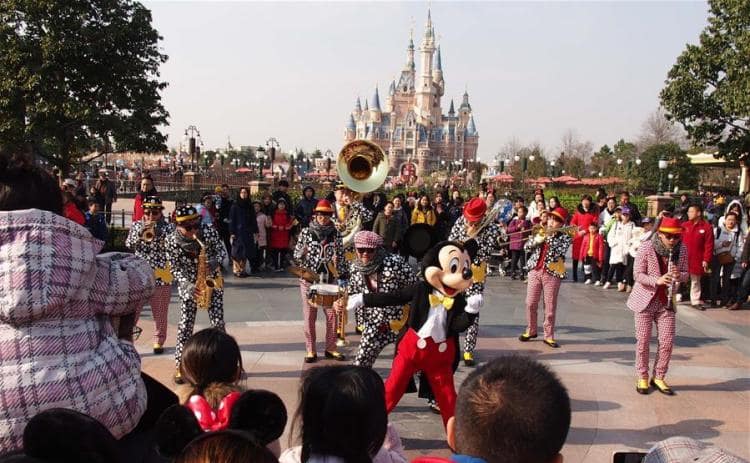 إغلاق منتجع ديزني في شنغهاي بسبب الإعصار ليكيما