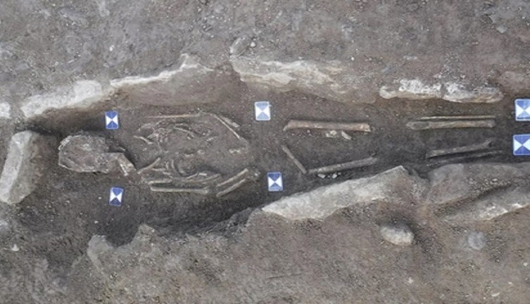 العثور على رفات مئات الأشخاص وقطع أثرية عمرها 1.6 ألف سنه  في حرم كلية في ويلز