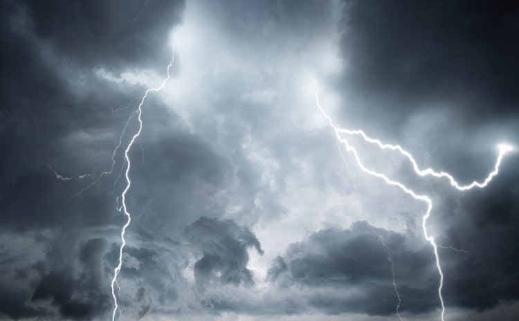 إلغاء 41 رحلة جوية بمطار فرانكفورت بسبب عاصفة رعدية