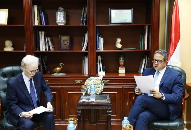 وزير الآثار يناقش تطور مستجدات الاعمال بالمتحف المصري الكبير مع سفير اليابان بالقاهرة