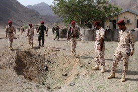 مقتل 32 شخص في هجوم على عرض عسكري بعدن