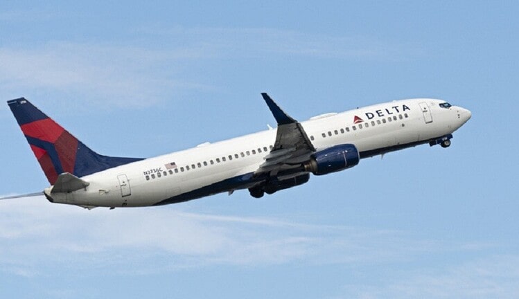 لحظات مرعبة لركاب طائرة هوت بشكل مفاجئ من ارتفاع 12 ألف متر