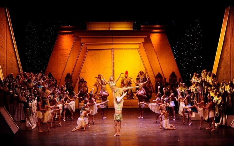 بالصور ..نجوم مصر وبلغاريا وايطاليا واسبانيا ورومانيا فى انتاج جديد لعايدة بالاوبرا