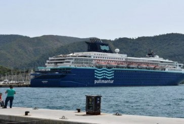 مارمريس التركية تستقبل ألف و500 سائح على متن سفينة سياحية عملاقة