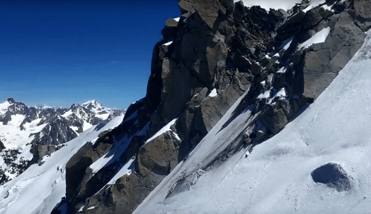  بعد 43 سنة من البحث .. رجل يعثر على رفات صديقه المتسلق بجبال الألب