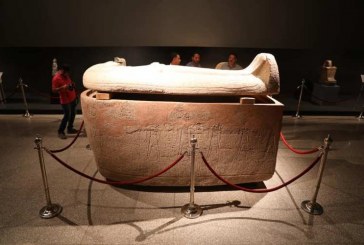 بالصور.. وزير الاثار يفتتح معرض “جبانة جنوب العساسيف: رحلة عبر الزمن” بمتحف الاقصر