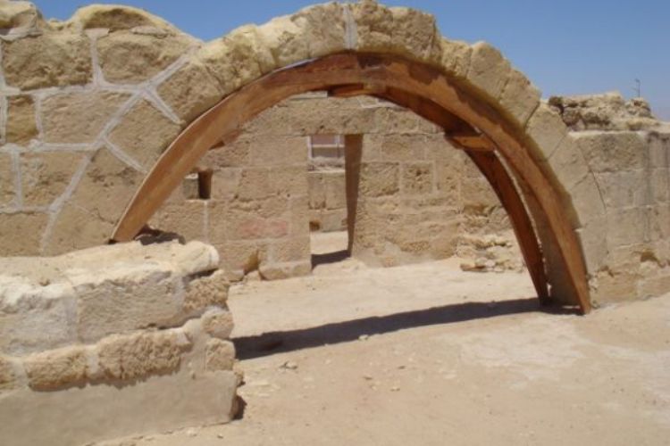 دير الوادى بسيناء على قائمة اليونسكو المؤقتة بملتقى العمارة والفنون القبطية ببنى سويف