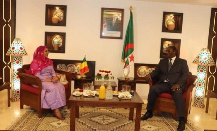 الجزائر و مالي يبحثان دعم وتطوير علاقات التعاون فى المجال السياحى والصناعة التقليدية