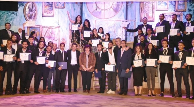 وزيرة الثقافة تحتفى بشباب ٣ دفعات من ابدا حلمك