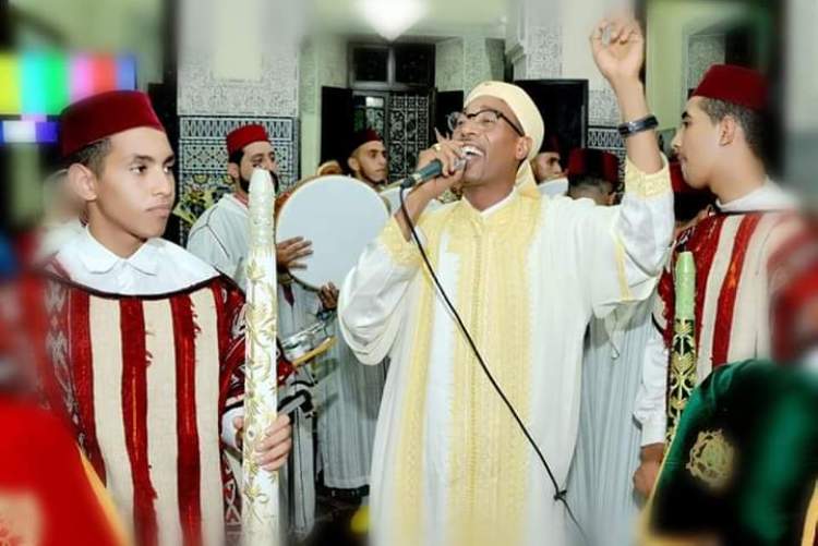 الفنان «هشام مشروح» رئيس فرقة الطائفة العيساوية يبدع كي تستمر عيساوة نابعة بالحياة