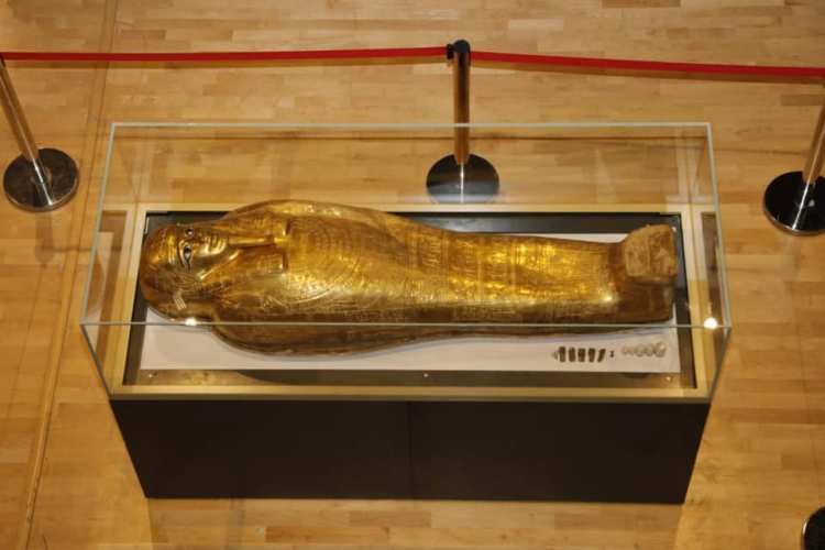 بالصور.. وزير الاثار يشهد عرض