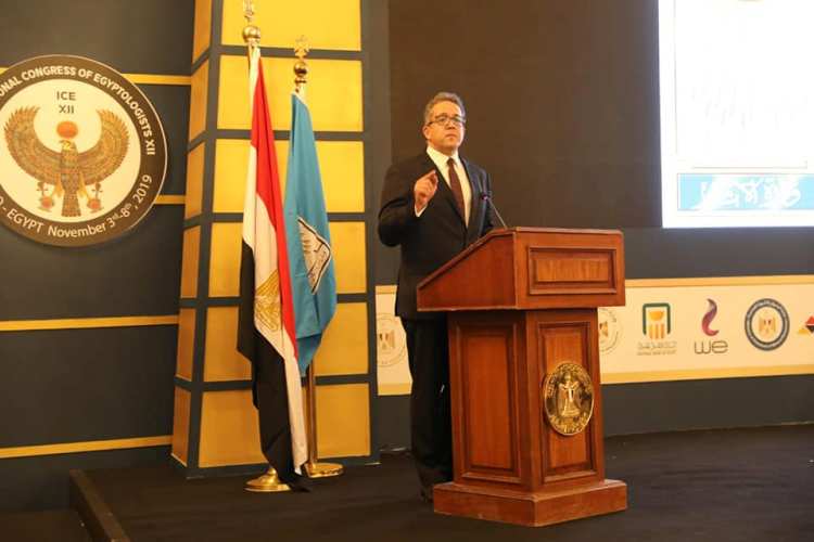 وزير الآثار