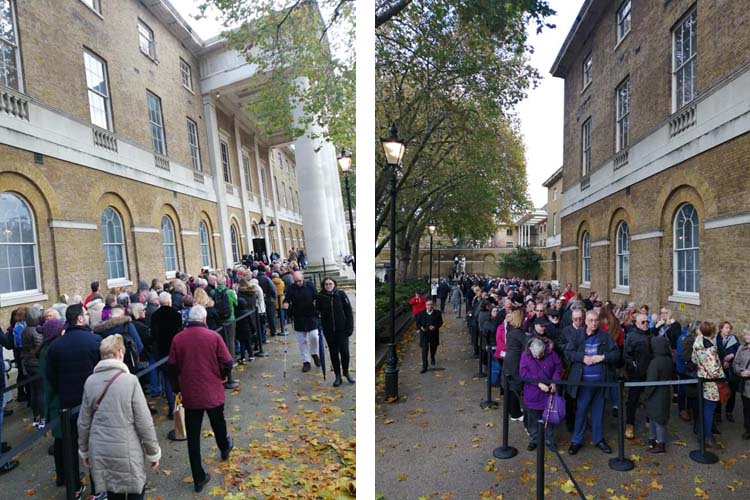 معرض توت عنخ امون يستقبل آلاف الزائرين في اول يوم افتتاحه للجمهور