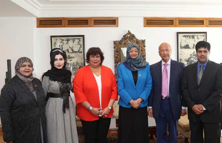 وزيرة الثقافة تبحث مع سلطنة عمان تكثيف التعاون الفكرى والفنى مع مصر