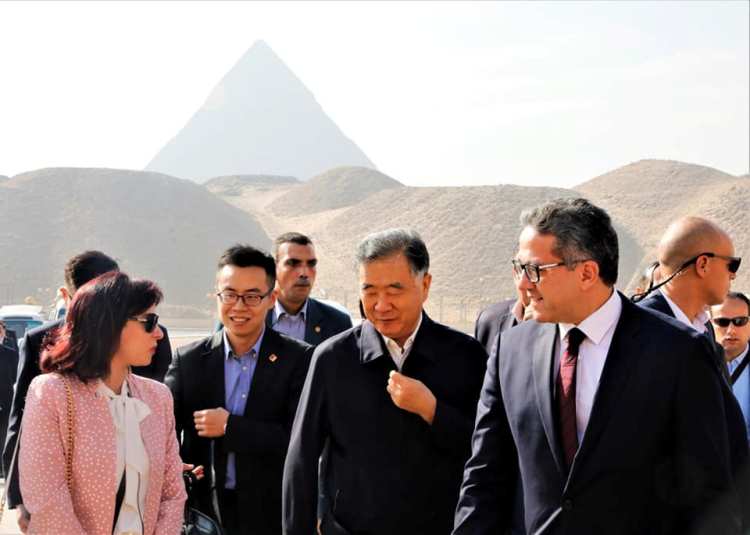وزير الآثار يبحث مع وانج يانج سبل تعزيز التعاون بين مصر والصين