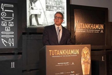 بالصور .. وزير الاثار المصرى يفتتح معرض الملك توت عنخ آمون بالعاصمة البريطانية لندن رسميا