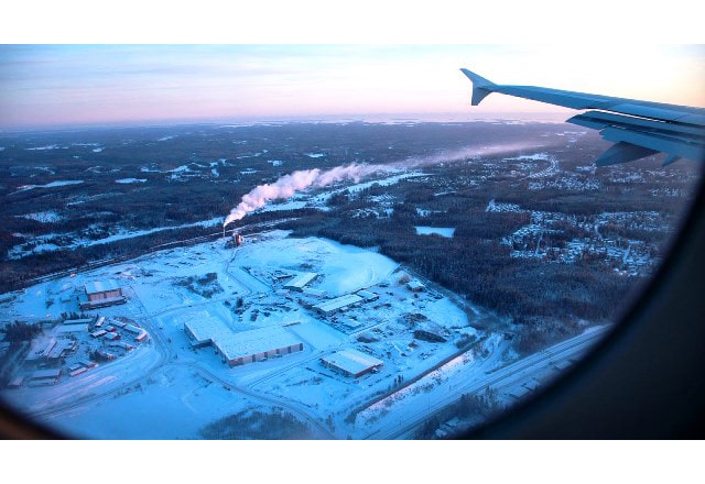 إلغاء 900 رحلة جوية وإغلاق طرق في الولايات المتحدة