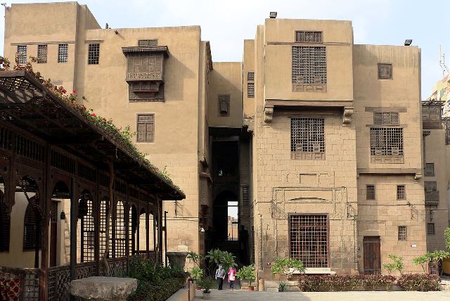 معرض آثري لأدوات الإضاءة عبر العصور الإسلامية بمتحف جاير آندرسون بحي السيدة زينب