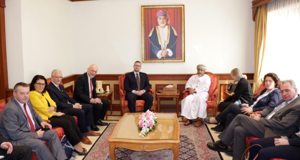 المحرزي وزير سياحة عمان يبحث سبل التعاون السياحي مع وفد السياحة بالبرلمان الألماني