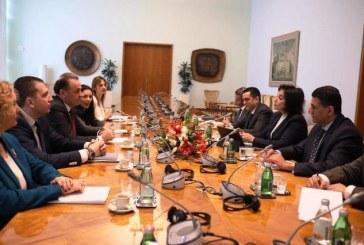 سياحة مصر : نائب وزير السياحة تبحث سبل التعاون و تنشيط الحركة مع وزير السياحة الصربي فى معرض بلجراد