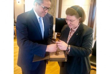 العناني يبحث مع وزيرة الثقافة اليونانية قضايا الشأن الآثري والمتاحف بين مصر واليونان