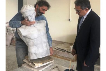 بالصور : تمهيدا لأنشاء مصنع للمستنسخات الأثرية في مصر ..العناني يزور ورشة لإنتاجها بالعاصمة اليونانية أثينا