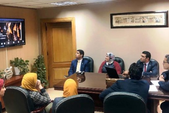 كورونا والمتحف الكبير : العناني يلتقي مصممي موقع المتحف الالكتروني عبر الفيديو كونفرانس