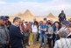بالصور .. العناني يطمئن على منطقة آثار اهرامات الجيزة ويلتقي مجموعة سائحين عفب شفط مياه الأمطار