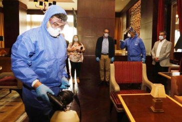 العناني يتفقد أحد فنادق العاصمة متابعا عمليات التطهير والتعقيم ضد كورونا
