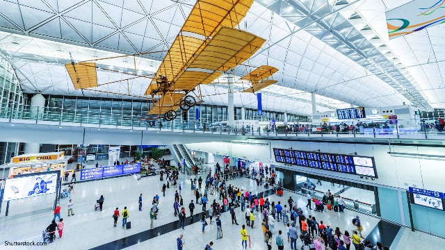 مطار هونج كونج يلجأ إلى غرفة صغيرة لقتل كورونا في 40 ثانية.. إليك التفاصيل