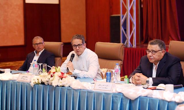 استعدادا لعودة السياحة الداخلية : وزير السياحة ومحافظ البحر الأحمر ولقاء مع المستثمرين السياحيين