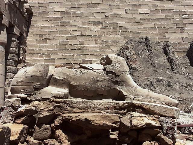 بدء عملية ترميم تماثيل الكباش الموجودة بمعبد الكرنك بمدينة الأقصر