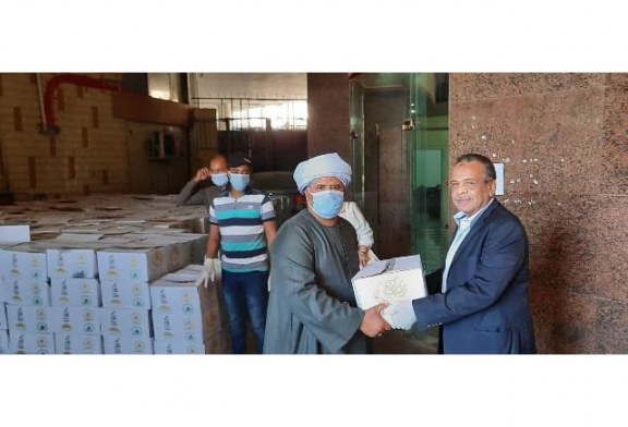 21 ألف كرتونة للمواد الغذائية توزعها سياحة مصر على العاملين بالقطاع في المحافظات السياحية