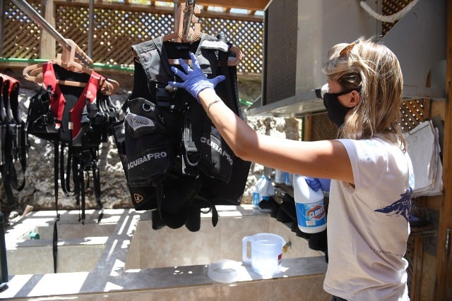 السياحة المصرية تمنح ٨ مراكز للغوص و ٦ يخوت ومركزين للأنشطة البحرية شهادة السلامة الصحية