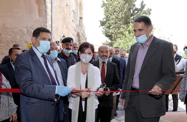 وزبرة السياحة والآثار الأردنية مجد شويكة تفتتح متحف أم قيس الأثري بعد إعادة تأهيله