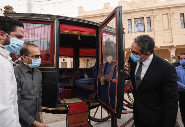 العناني يتفقد متحف المركبات الملكية بعد ترميمه بتكلفة 63 مليون جنيه .. لافتتاحه قريبا