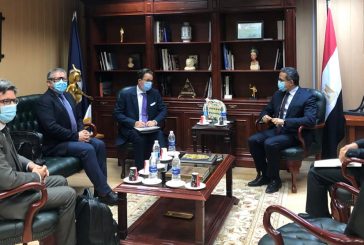 العناني وسفير فرنسا يبحثان سبل تعزيز التعاون في السياحة والآثار بين البلدين