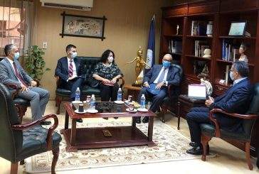 العناني يبحث تعزيز سبل التعاون الآثري والسياحي بين مصر وإيطاليا مع سفيرها بالقاهرة