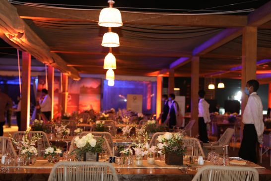 وزير سياحة مصر و سفراء 50 دولة يشهدون افتتاح أول مطعم خشبي و تسيير حافلة صديقة للبيئة بهضبة الأهرامات