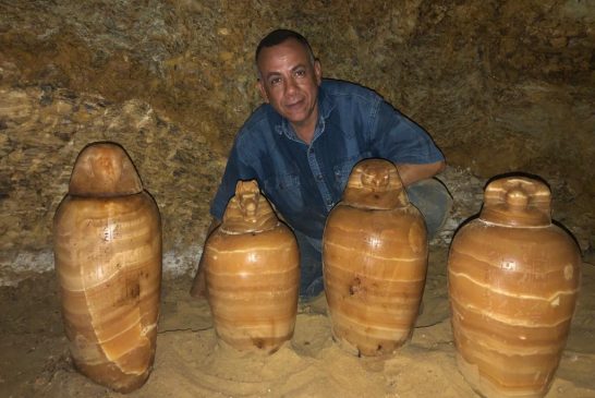 الكشف عن تماثيل حجرية ولقي آثرية وأواني من الألبستر بمنطقة آثار الغريقة بتونا الجبل المنيا