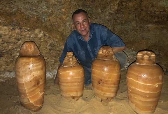 الكشف عن تماثيل حجرية ولقي آثرية وأواني من الألبستر بمنطقة آثار الغريقة بتونا الجبل المنيا